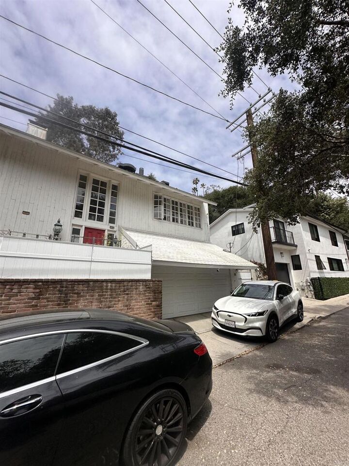 Property Photo:  507 W Rustic Rd  CA 90402 