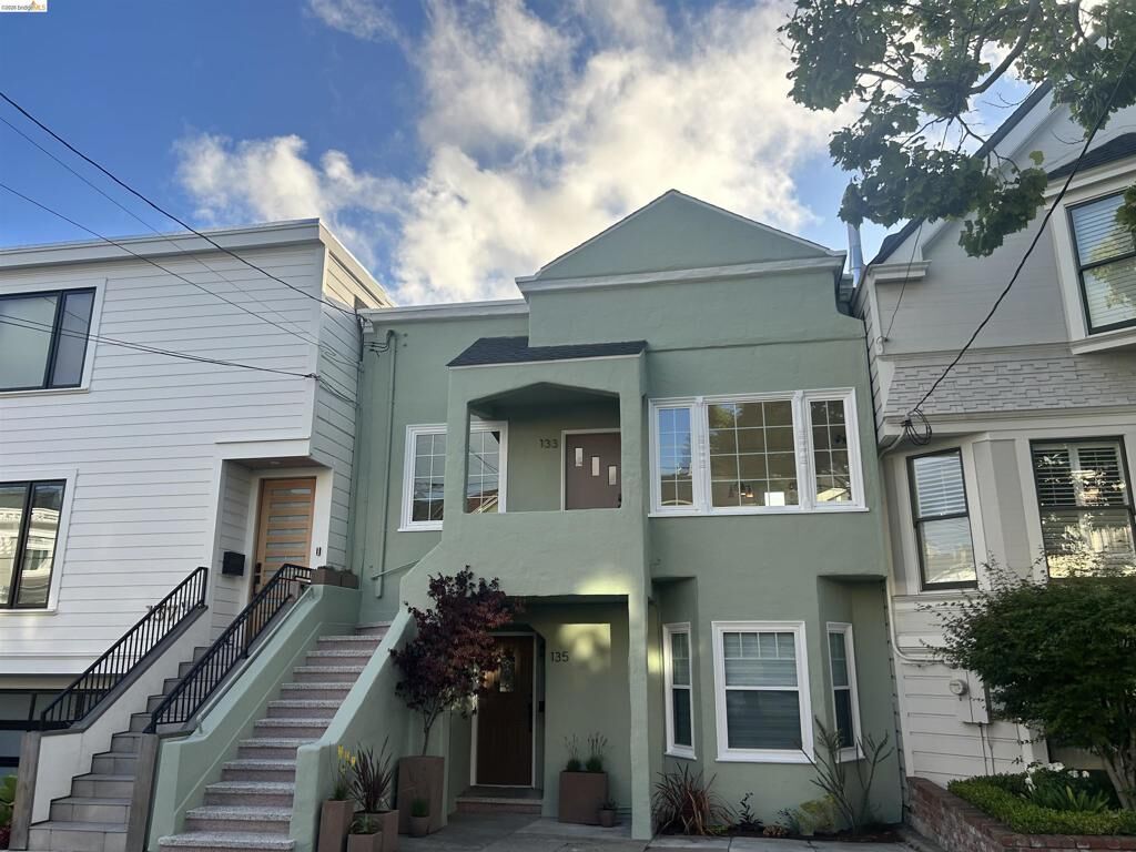 Property Photo:  135 11th Ave  CA 94118 