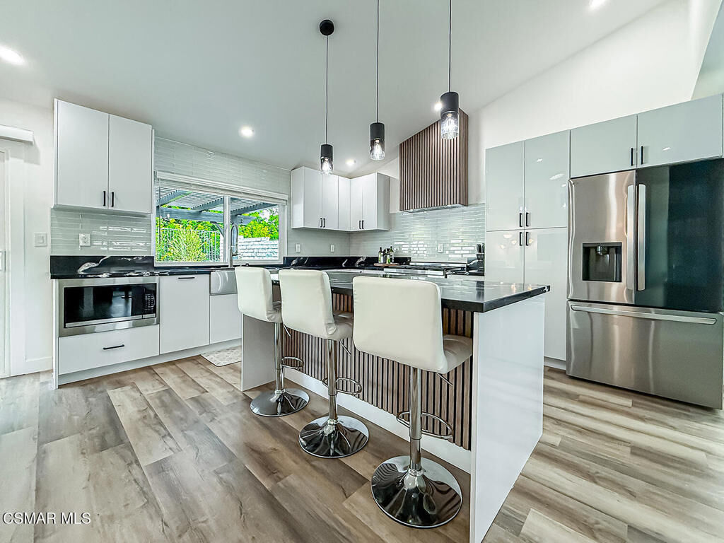 Property Photo:  205 Cedar Heights Drive  CA 91360 