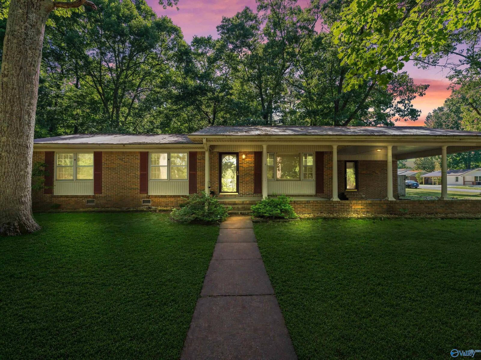 Property Photo:  442 10th Street NW  AL 35016 