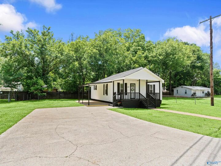 Property Photo: 209 Baxter Avenue NW AL 35811