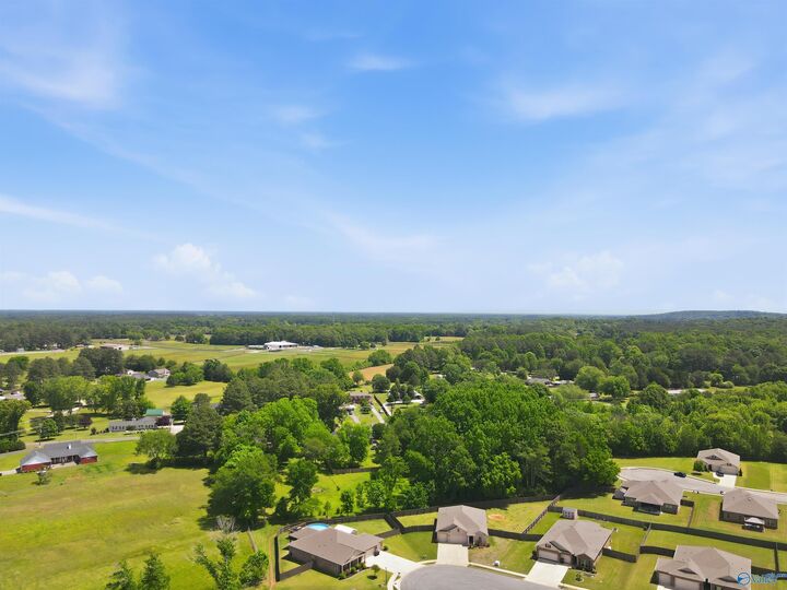 Property Photo:  107 Rosyside Ci W Rosyside Circle  AL 35749 
