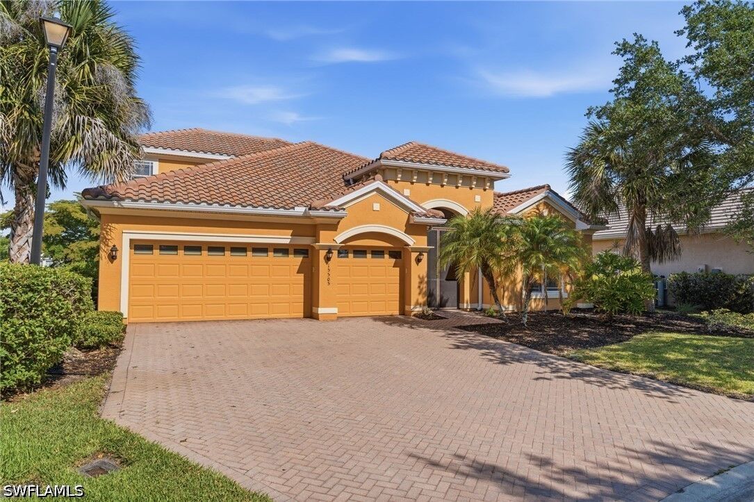 Property Photo:  15505 Pricklegrass Court  FL 33920 