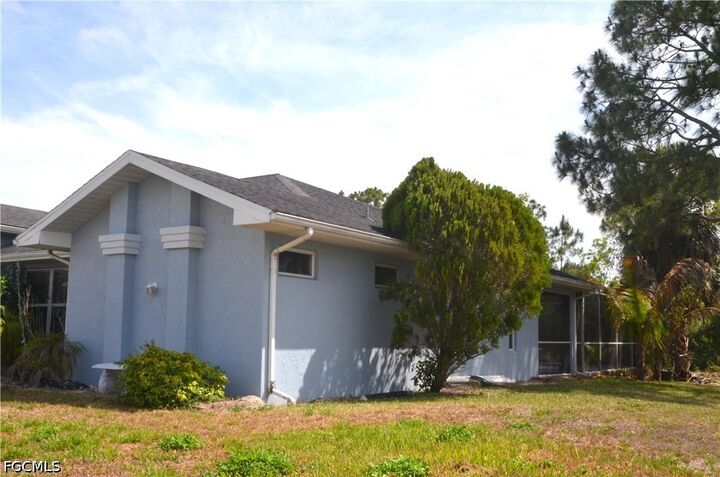 Property Photo:  5005 28th Street SW  FL 33973 