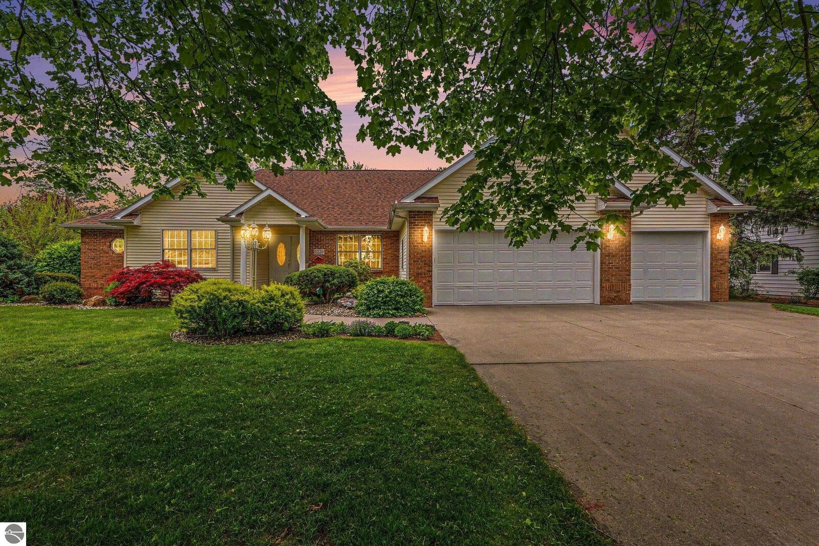 Property Photo: 1220 Glenwood Drive MI 48858