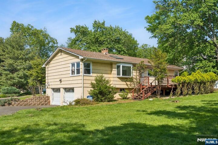 Property Photo:  12 Clover Court  NJ 07009 