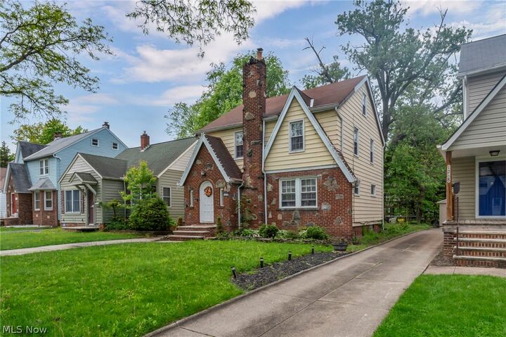 Property Photo: 1270 Plainfield Road OH 44121