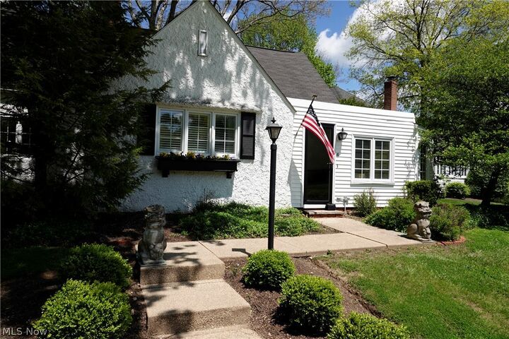Property Photo:  14661 Hillbrook Lane N 4  OH 44022 