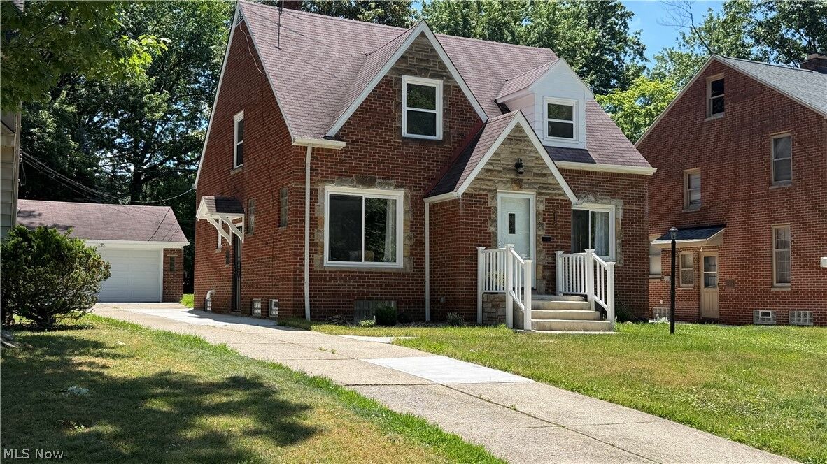 Property Photo:  24420 Glenbrook Boulevard  OH 44117 