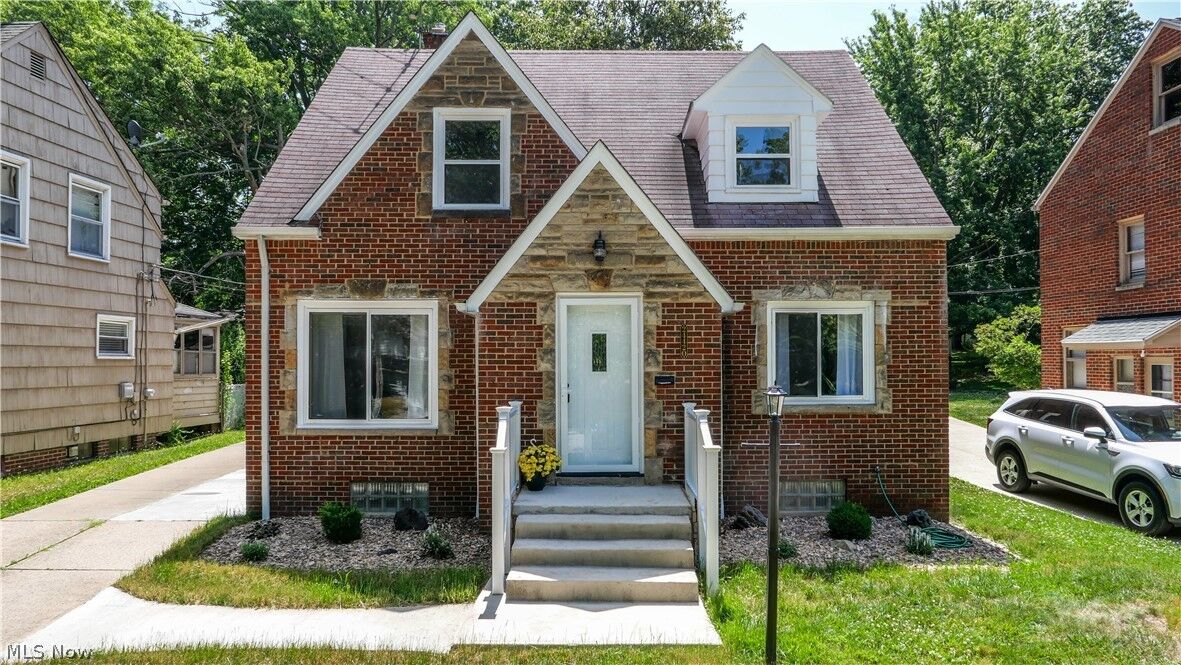 Property Photo:  24420 Glenbrook Boulevard  OH 44117 