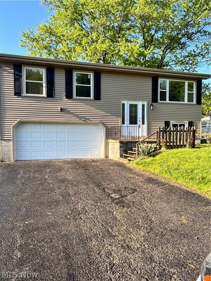 Property Photo: 663 Meadowland Drive OH 44425