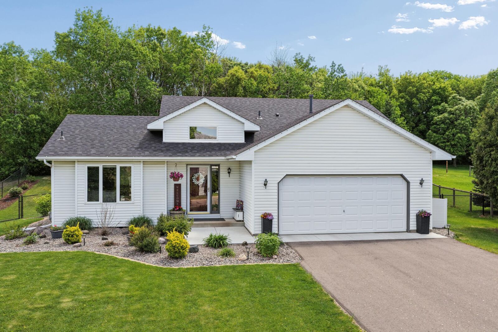 Property Photo:  507 Doncaster Way  MN 55125 