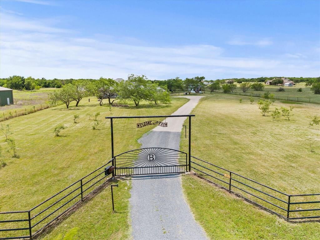 Property Photo:  5476 County Road 2646  TX 75189 