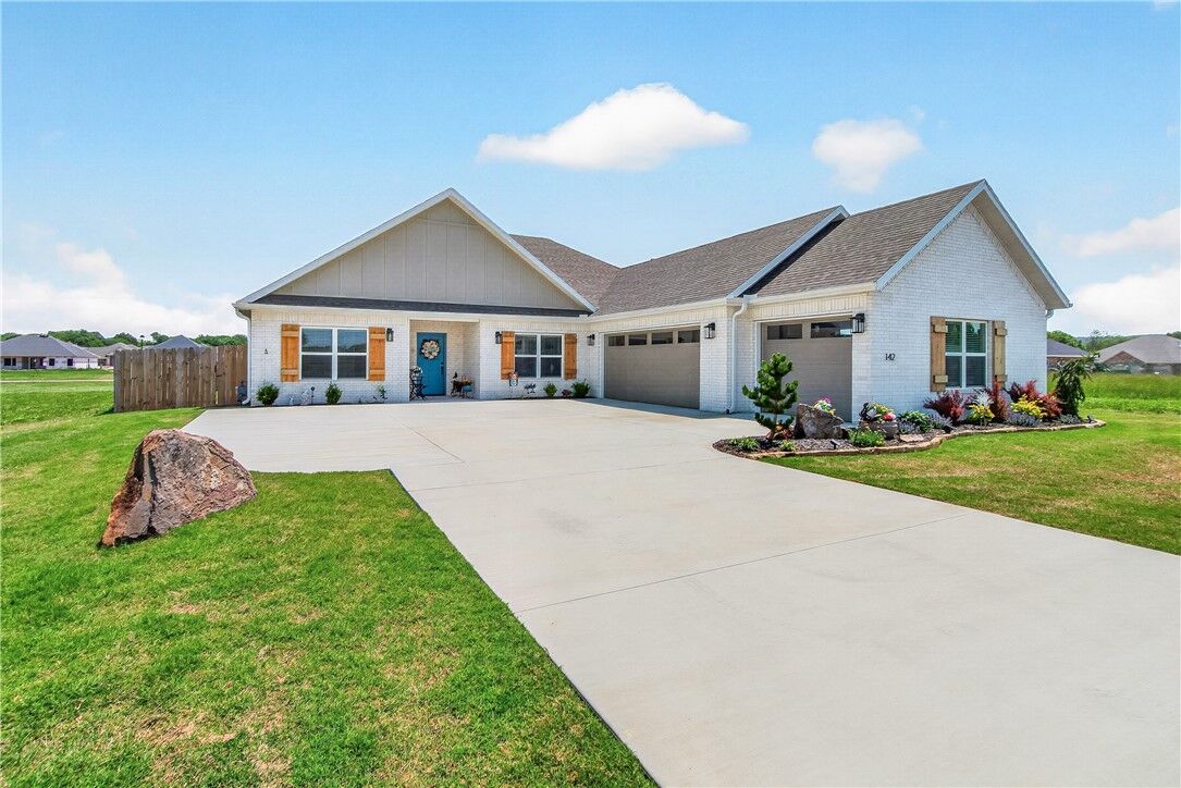 Property Photo: 142 N Box Turtle Avenue AR 72730