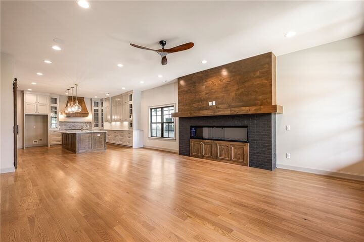 Property Photo: 1033 NW A Street AR 72712