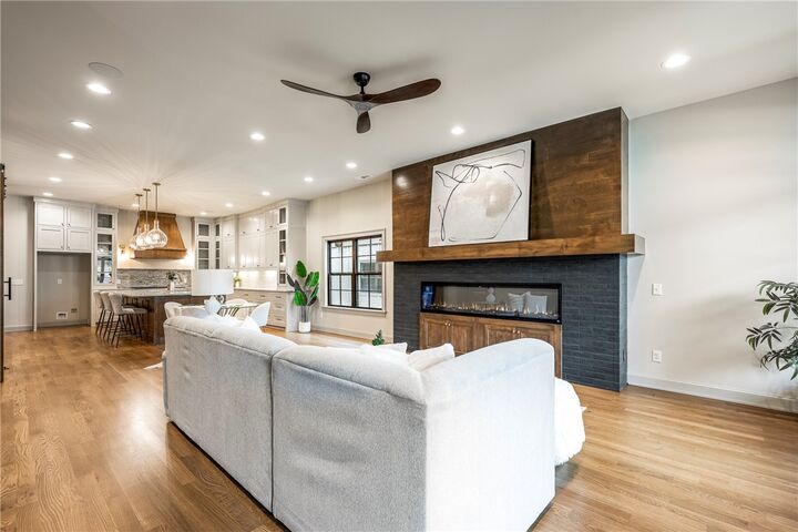 Property Photo:  1033 NW A Street  AR 72712 