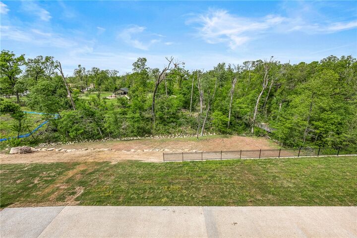 Property Photo:  1033 NW A Street  AR 72712 