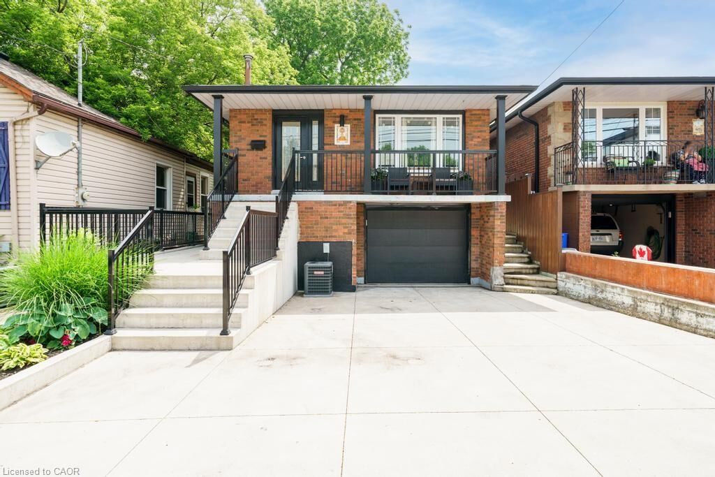 Property Photo:  494 Ferguson Avenue N  ON L8L 4Z5 