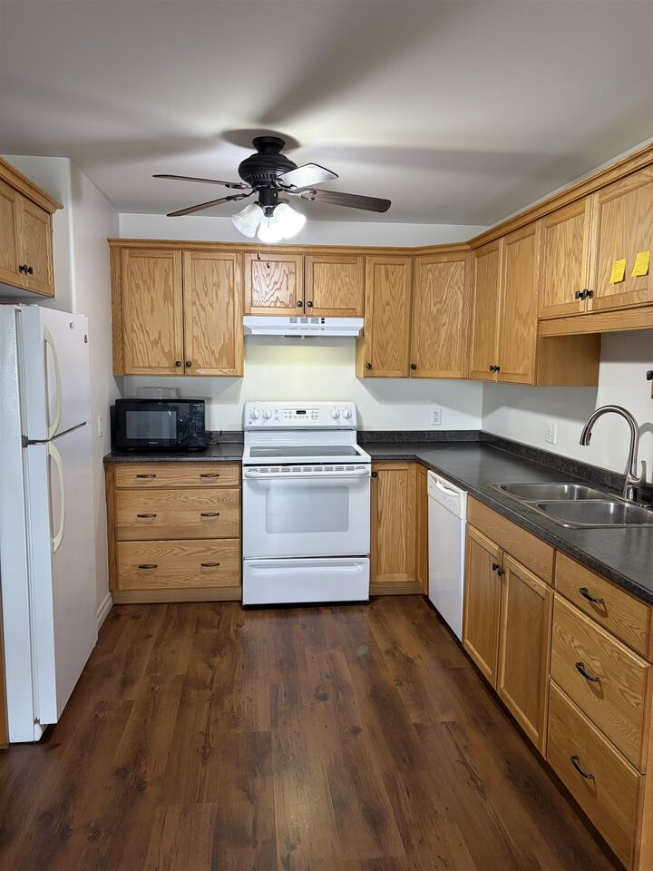 Property Photo:  2 Elena Court 7  PE C1C 0B2 