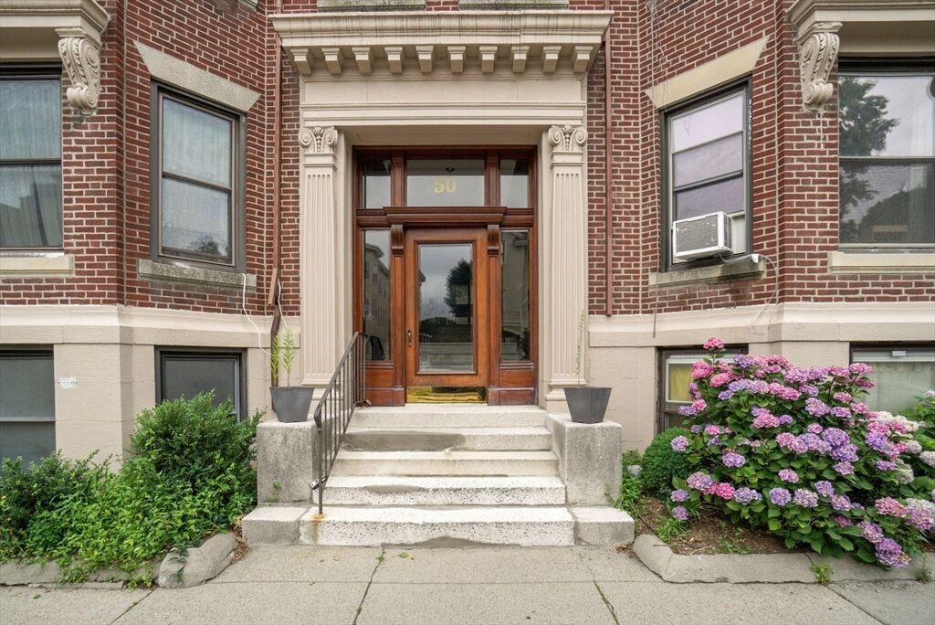Property Photo:  50 Saint Paul Street 4  MA 02446 