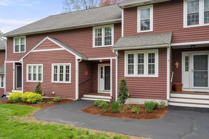 Property Photo:  6 Laurelwood Dr 6  MA 01747 