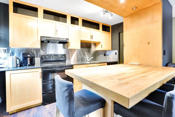 Property Photo: 823 19 Avenue SW 405 AB T2T 0H6