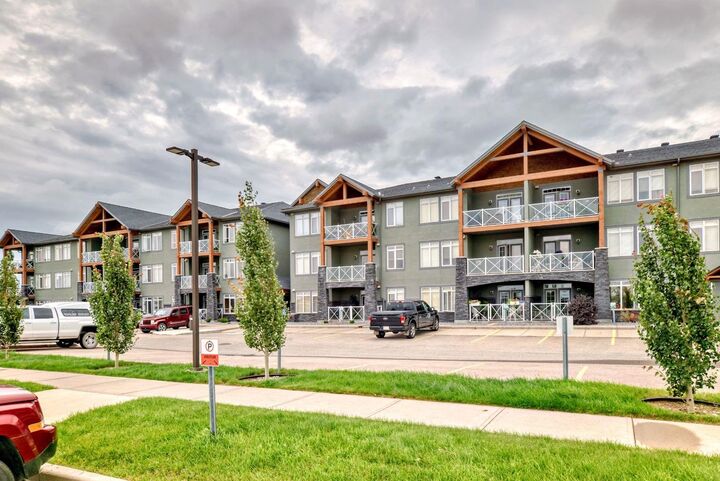 Property Photo:  1005B Westmount Drive 111  AB T1P 0C3 