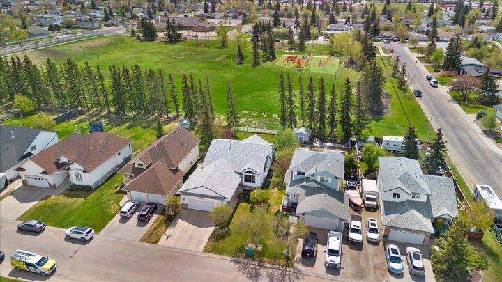Property Photo:  10233 114A Avenue  AB T8V 6Z4 