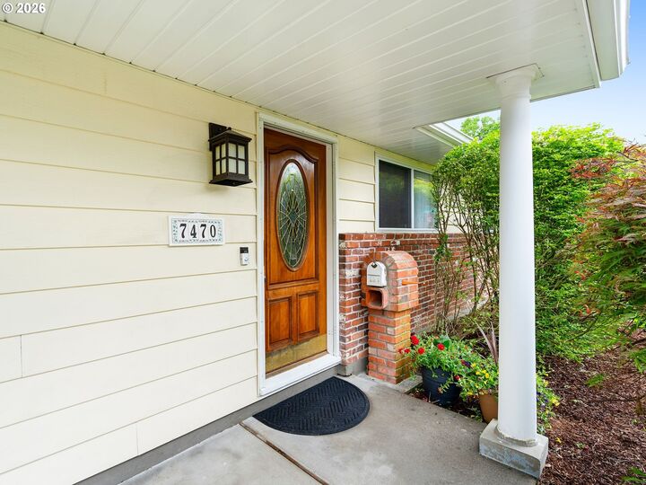 Property Photo: 7470 SW Hillcrest Pl OR 97008