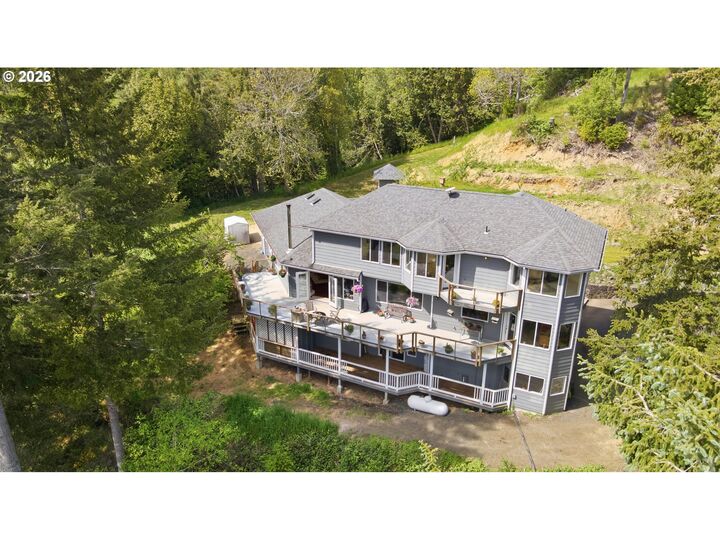Property Photo: 95037 Haynes Way Ln OR 97459