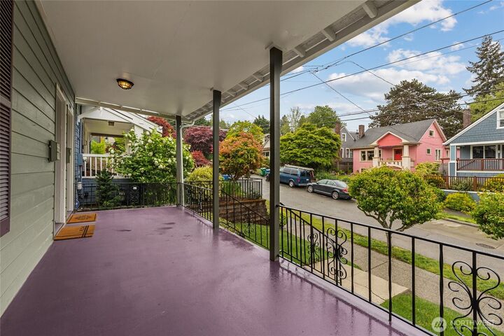 Property Photo:  1830 N 54th Street  WA 98103 