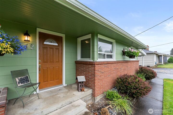 Property Photo:  762 SW 18th Street  WA 98532 
