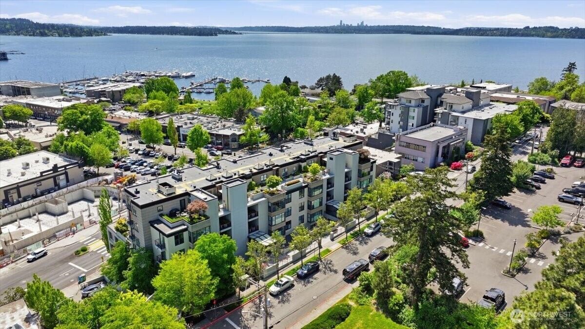 Property Photo: 129 3rd Avenue 404 WA 98033