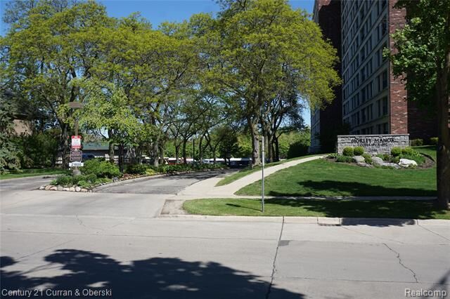 Property Photo:  21800 Morley Avenue 209  MI 48124 