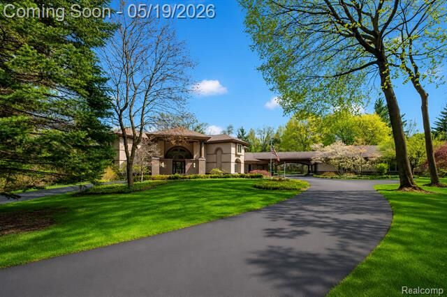 Property Photo: 1800 Tiverton Road MI 48304