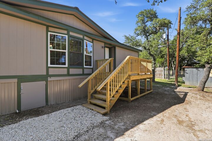 Property Photo:  507 Forest Hill St  TX 78133 