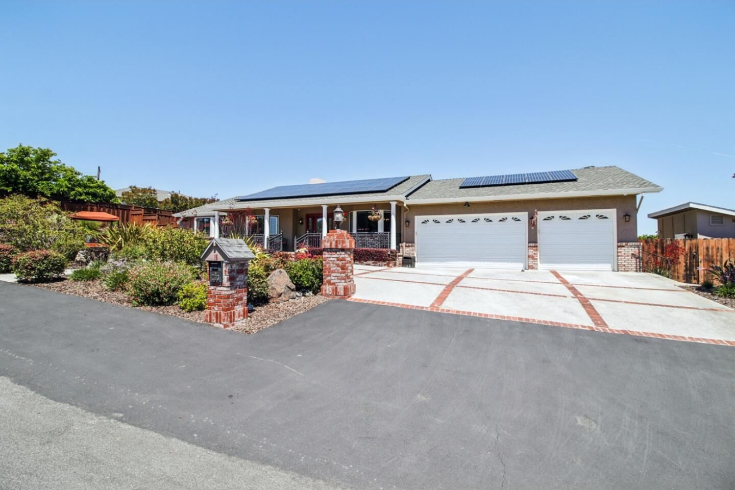 Property Photo: 733 Temescal Way CA 94062