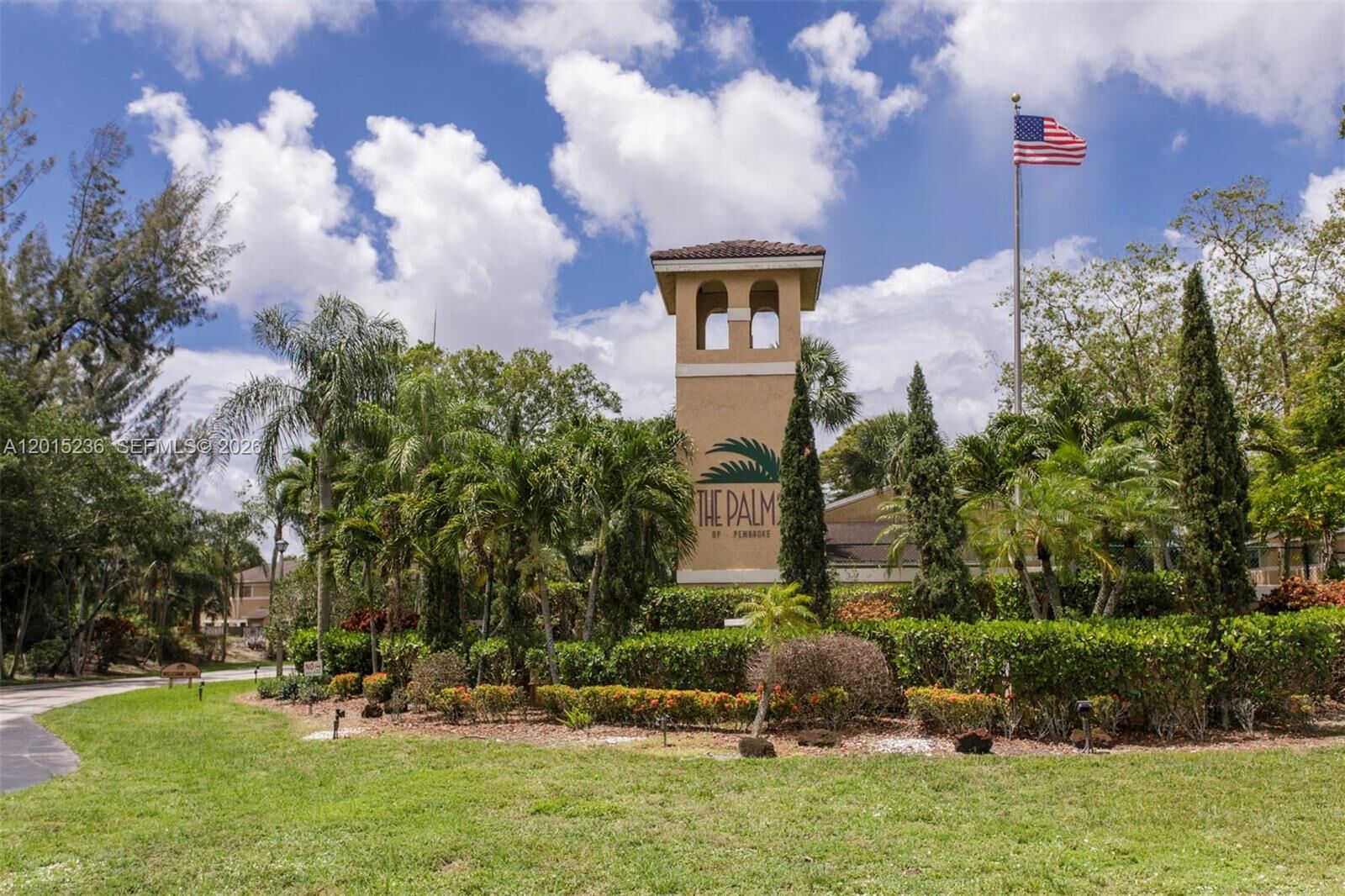 Property Photo:  400 Palm Cir W 102  FL 33025 