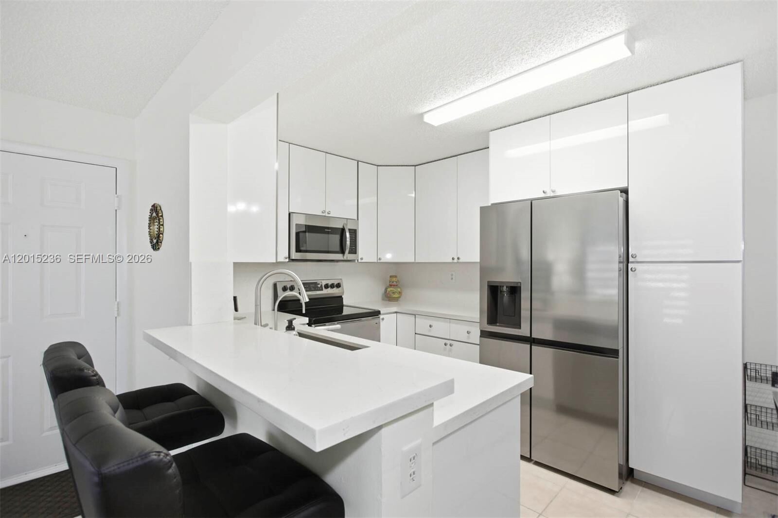 Property Photo:  400 Palm Cir W 102  FL 33025 