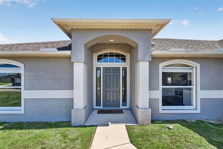Property Photo:  409 NE 25th Ter  FL 33909 