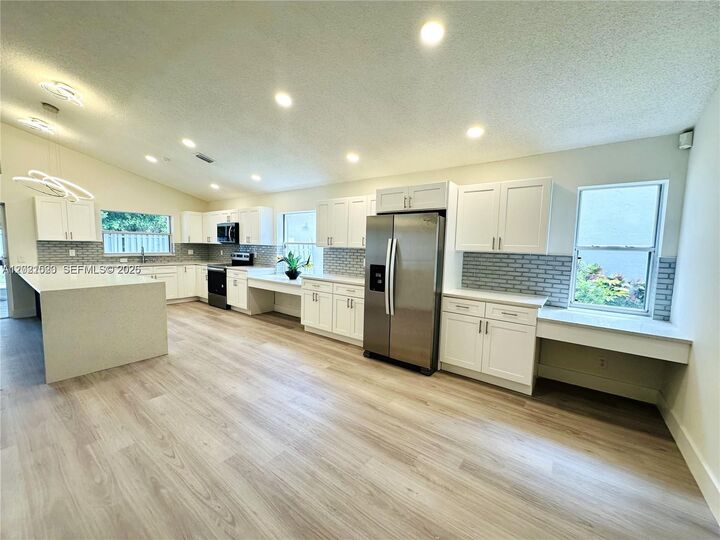 Property Photo:  116 W Bayridge Dr  FL 33326 