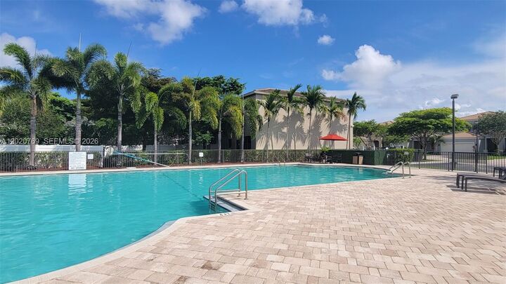 Property Photo:  438 NE 194th Ter 438  FL 33179 