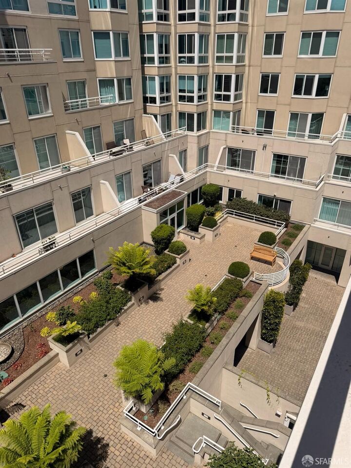 Property Photo:  220 Lombard Street 414  CA 94111 