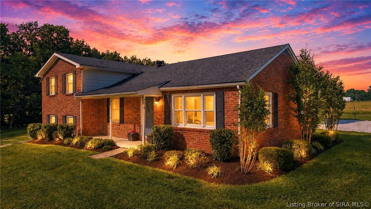 Property Photo: 4815 Chapelbrook Lane IN 47150