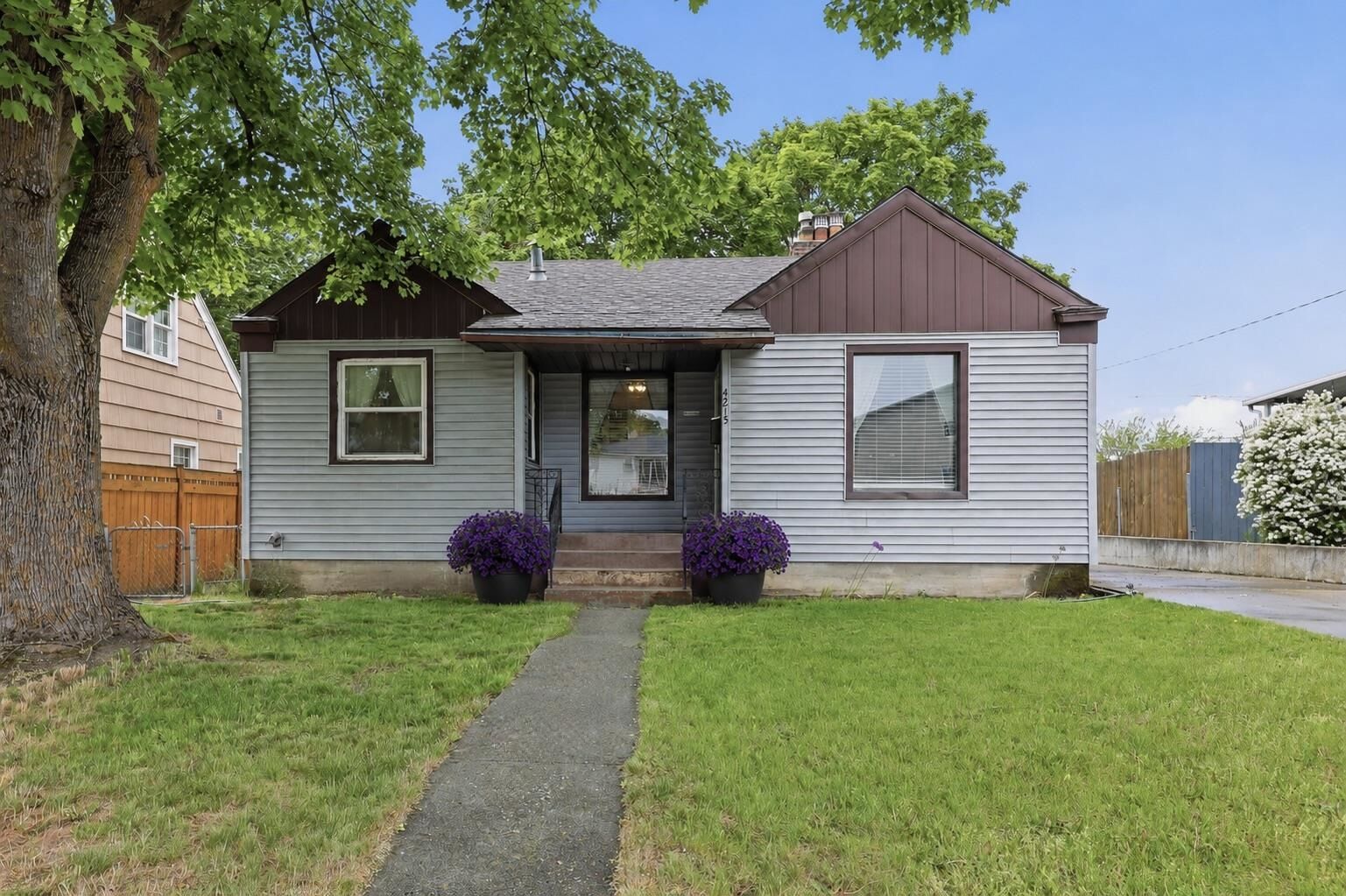 Property Photo: 4215 N Maple St WA 99205