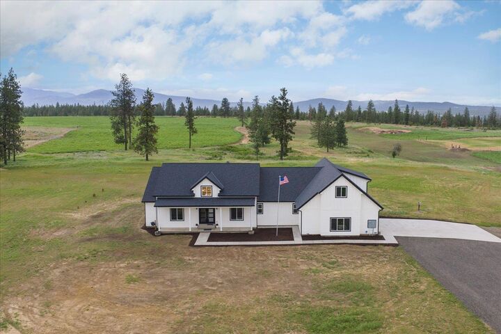 Property Photo:  14506 W Pine Bluff Rd  WA 99026 