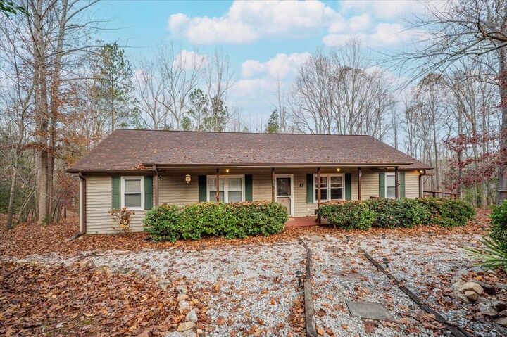 Property Photo:  803 Derrick Road  SC 29374 