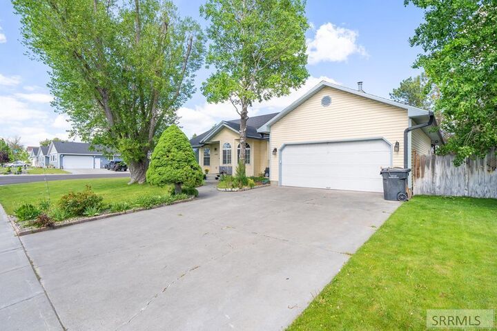 Property Photo:  1089 Lowell Drive  ID 83402 
