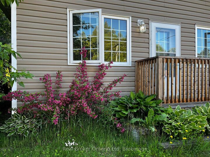Property Photo: 208 Second Avenue S ON N0H 2G0