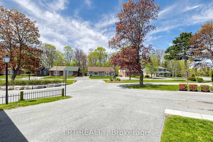 Property Photo: 1055 Central Pk Boulevard N 32 ON L1G 7M4